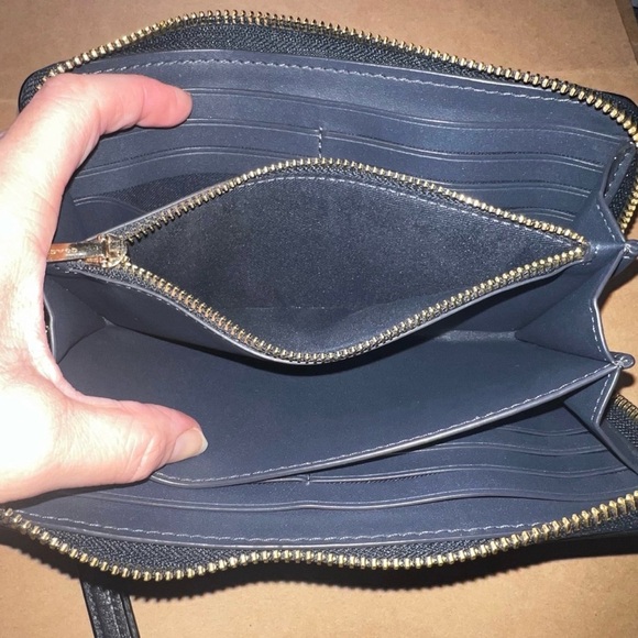 COACH Long Zip-Around Wallet Navy Pebble Leather w Gold Hardware AUTHENTIC - Picture 5 of 6